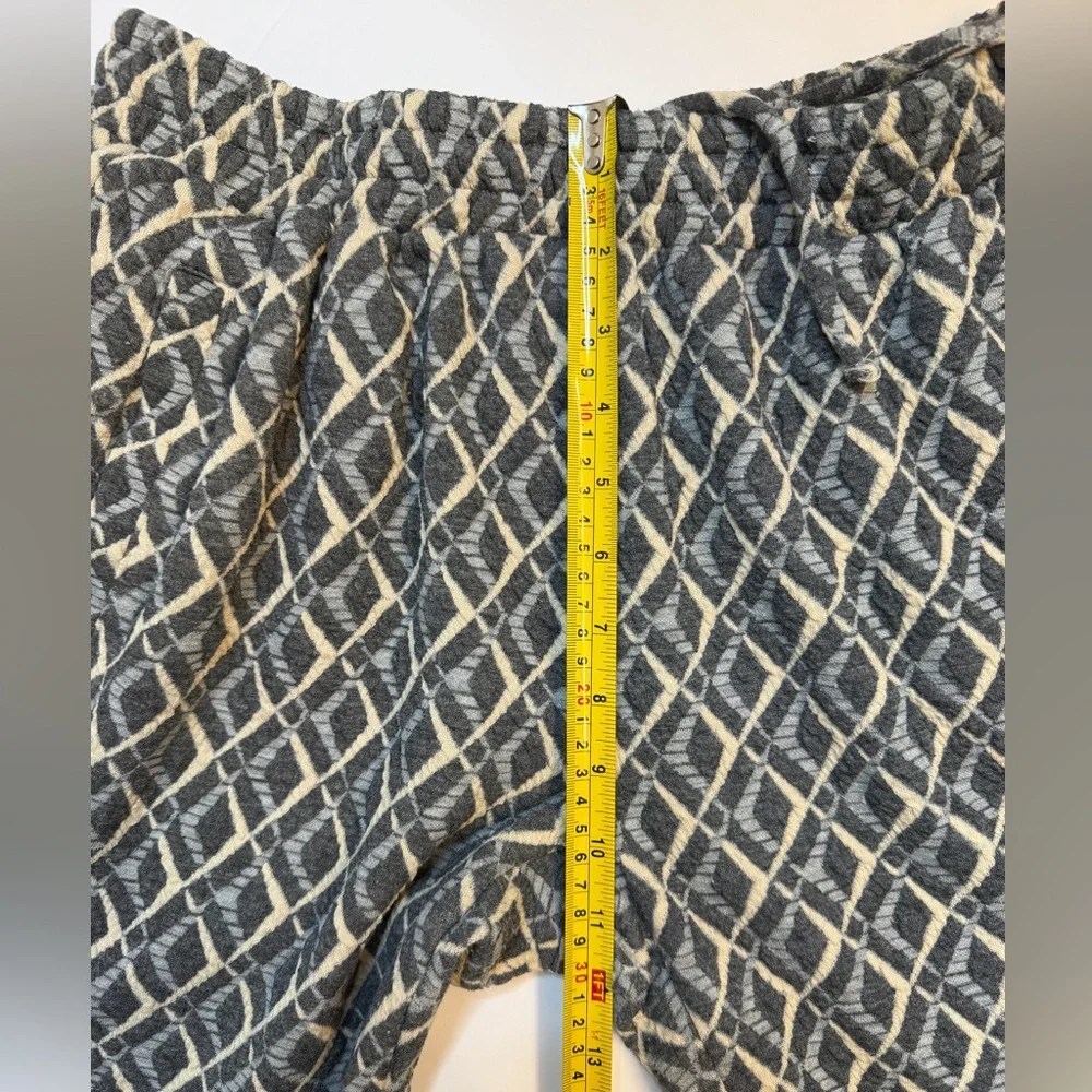 Fleece factory Diamond Pattern Knit Drawstring Shorts - Blue & Cream - Picture 4 of 8